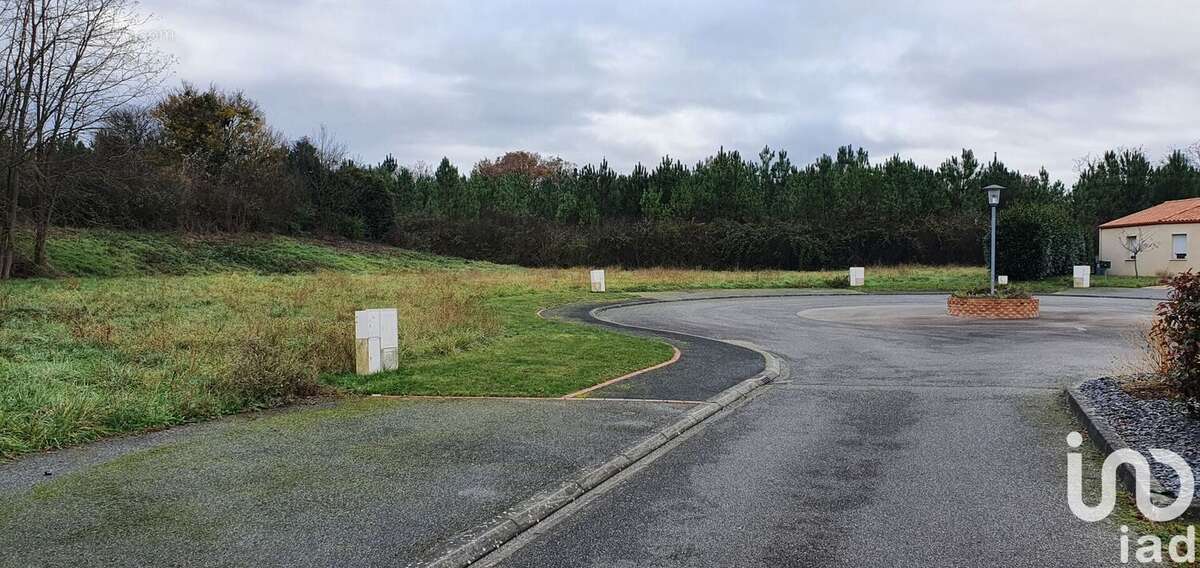 Photo 2 - Terrain à LES RAIRIES