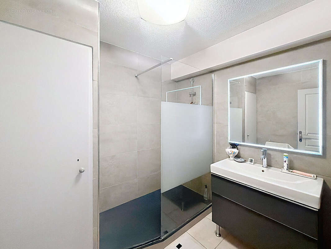 Appartement à VILLENEUVE-LES-AVIGNON