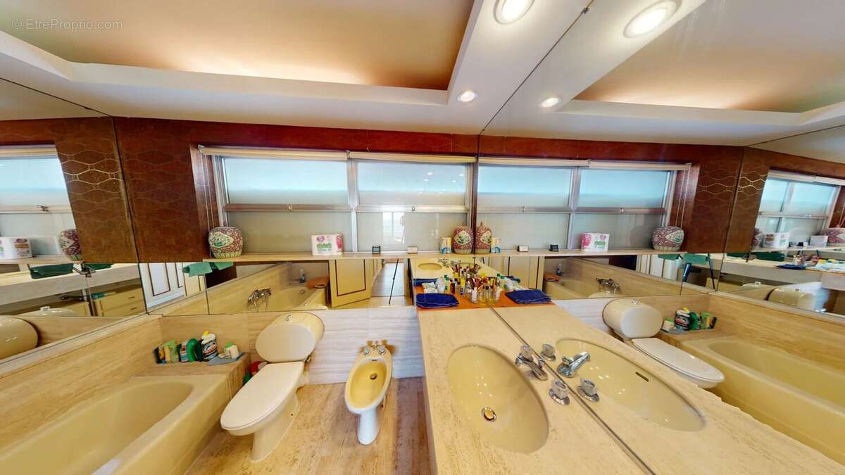 Appartement à VILLENEUVE-LOUBET