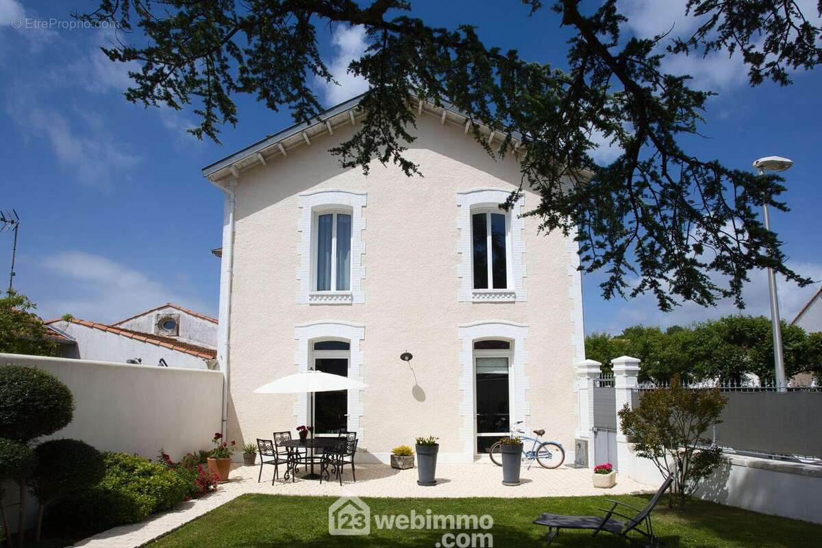 Maison 163 m² à Nieul-Sur-Mer  - photo 12