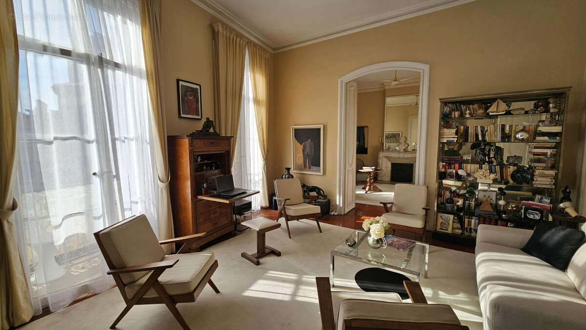 PERPIGNAN Appartement bourgeois situé au coeur du centre historique - photo 2