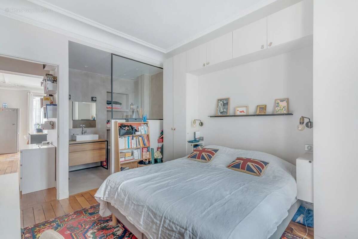 Appartement à PARIS-16E