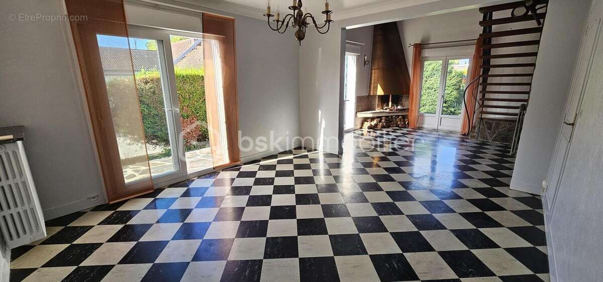 Maison à FLEURY-SUR-ORNE