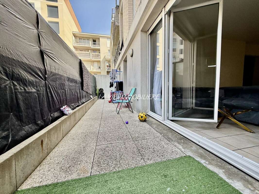 Appartement à LES PAVILLONS-SOUS-BOIS