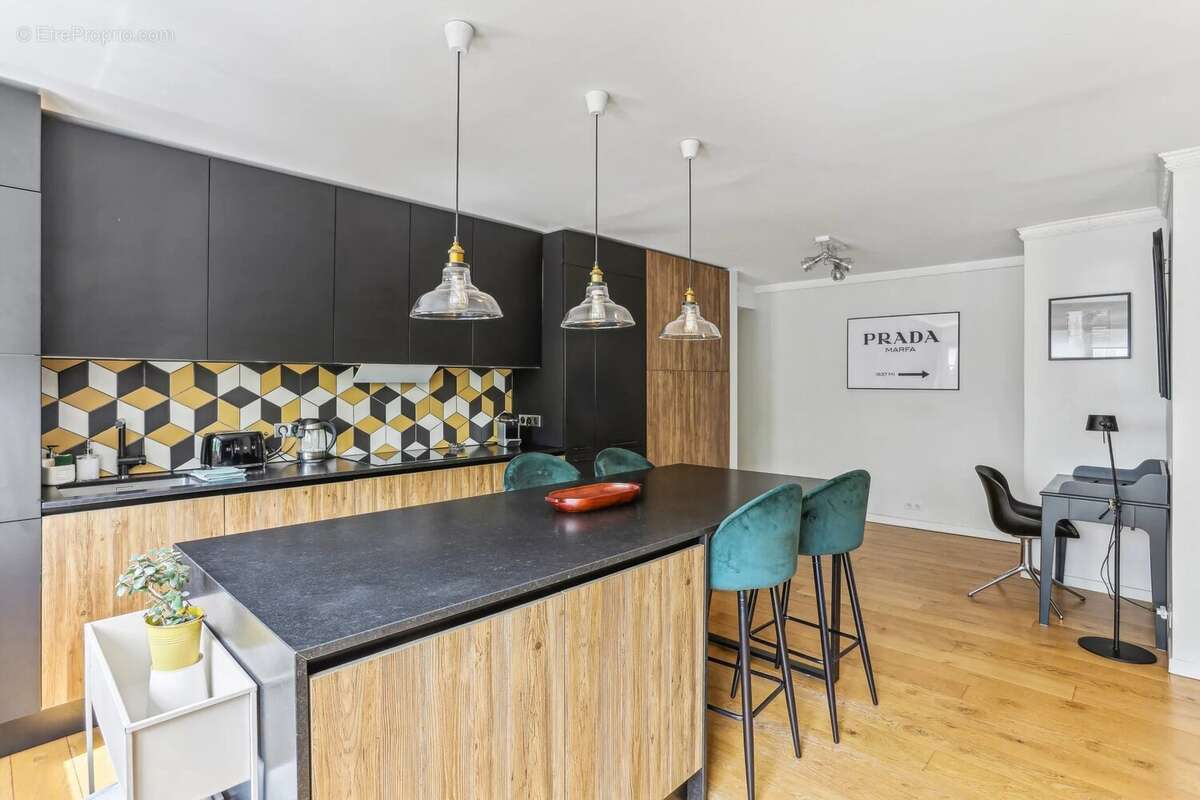 Appartement à PARIS-16E