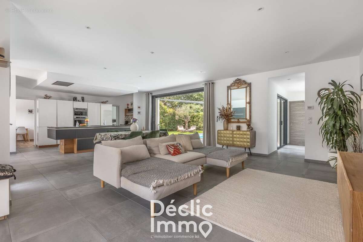 À vendre villa contemporaine avec piscine à Gujan Mestras - photo 4