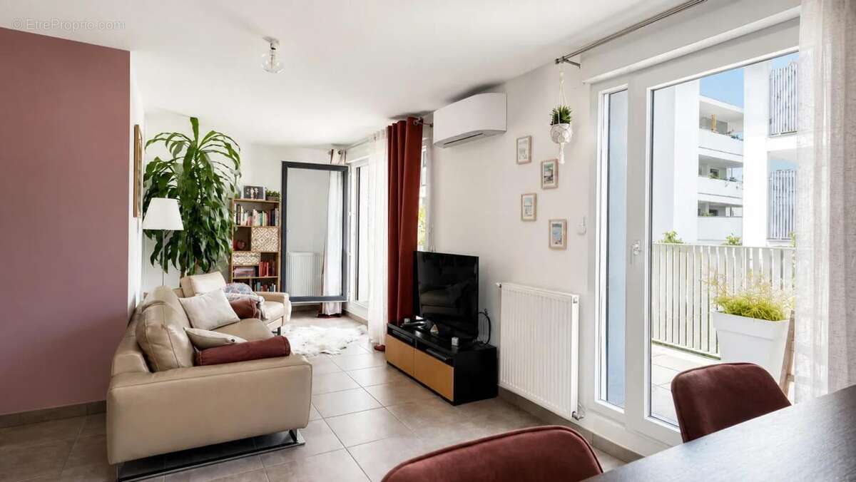 Appartement 3 pièces de 69 m² à Saint-Laurent-de-Mure - photo 4
