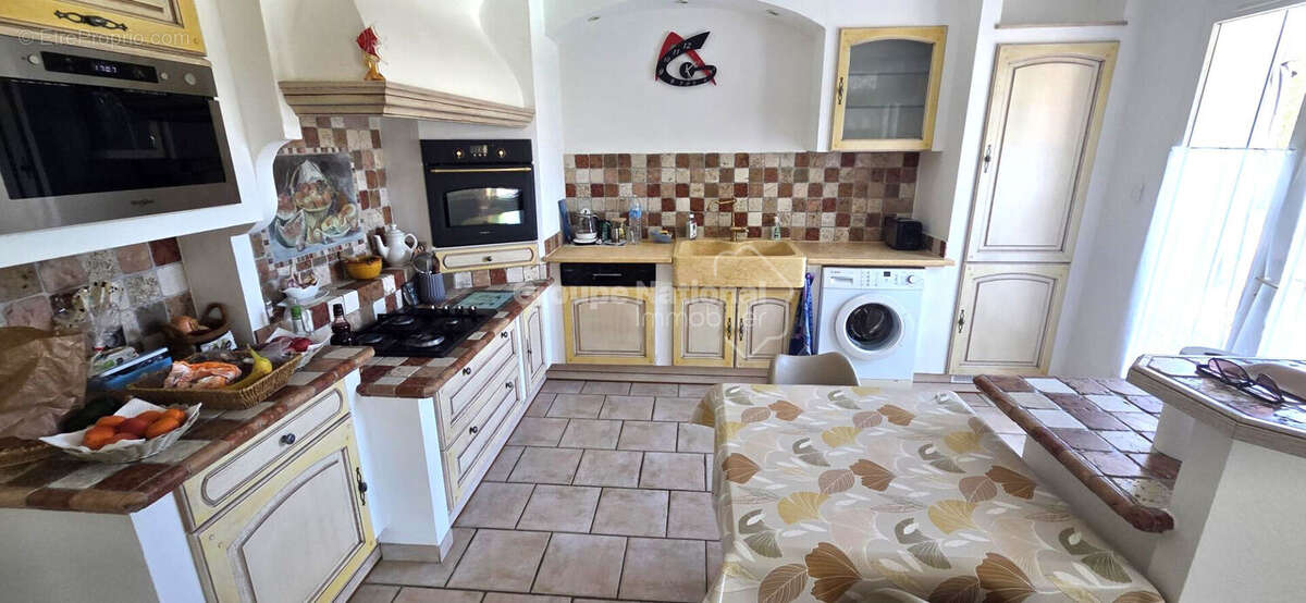 COUP DE COEUR AU ROVE! Villa de plain pied de type 4 de 112 m²  sur parcelle de terrain de 724 m² avec terrasses, piscine, cuisi - photo 17