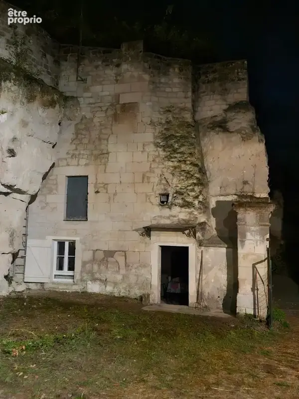 Ensemble troglodytique atypique à Avoine   3 espaces indépendants   Fort potentiel locatif - photo 8