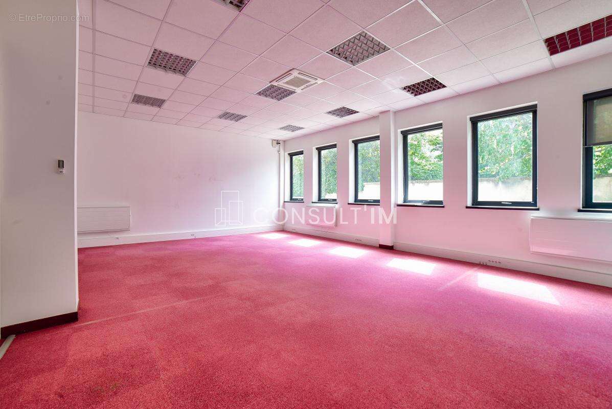 Commerce à COURBEVOIE