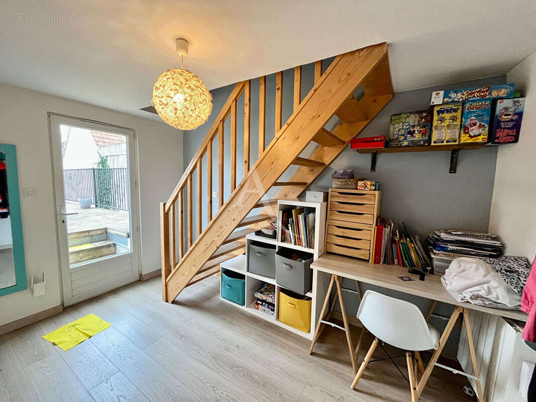 Maison à LA MADELAINE-SOUS-MONTREUIL