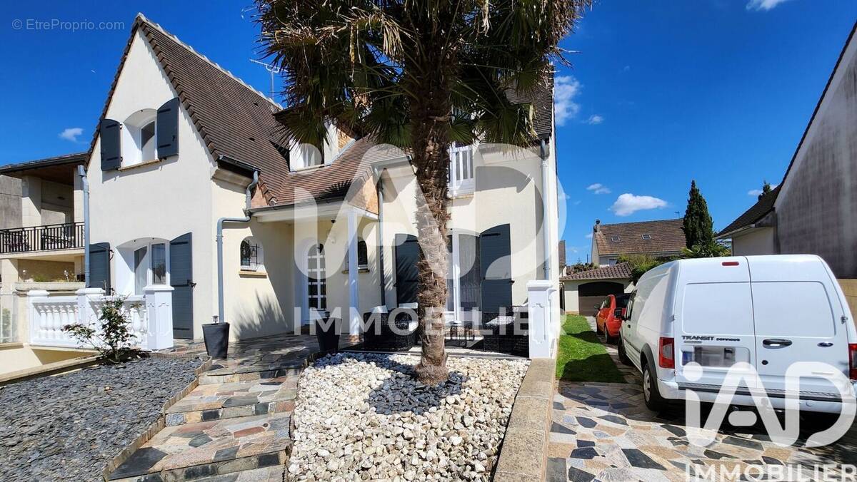 Photo 1 - Maison à OZOIR-LA-FERRIERE