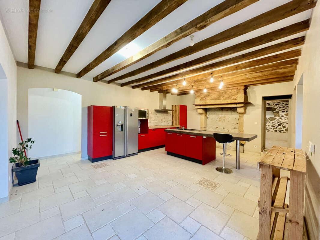 Maison à LESIGNAC-DURAND