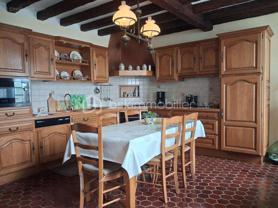 Maison Le Breuil En Bessin de 219 m² - photo 2