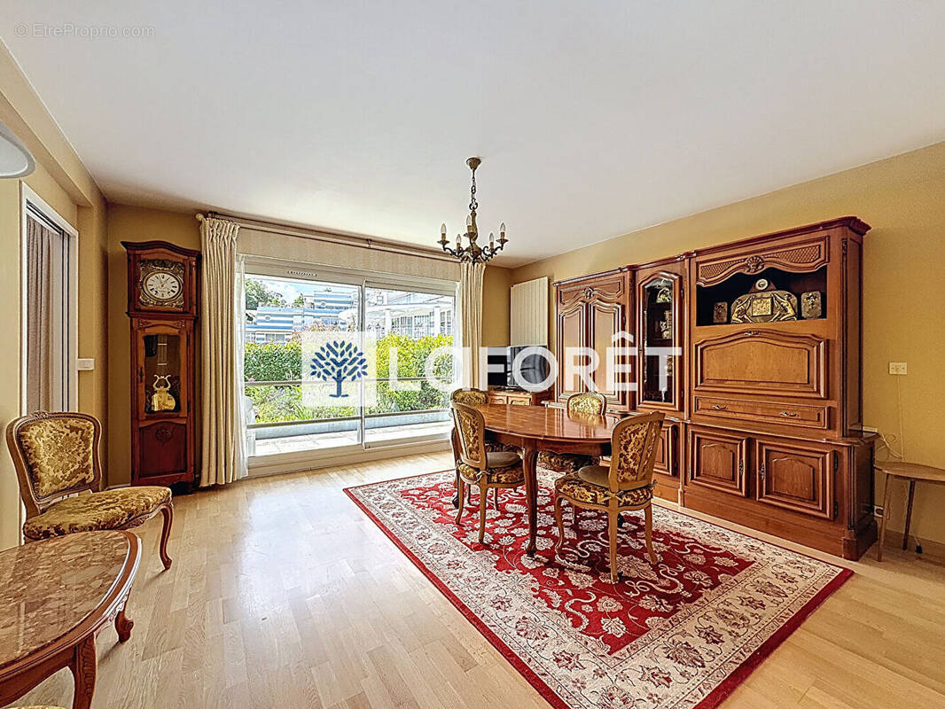 Appartement à MONT-SAINT-AIGNAN