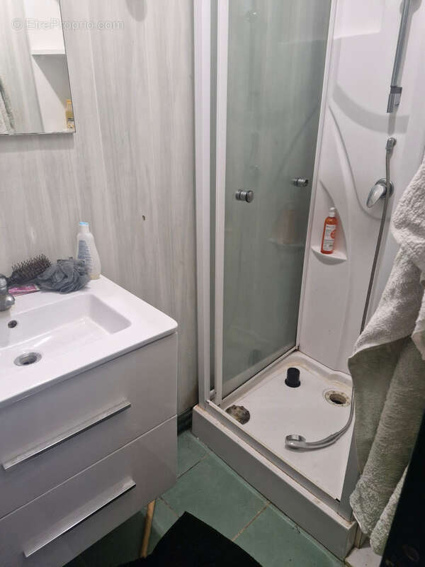 Commerce à SAINT-LEONARD-DE-NOBLAT