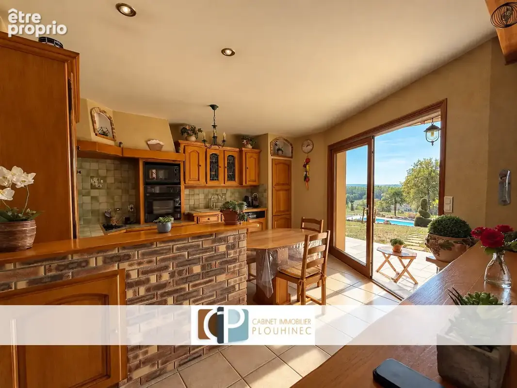 Villa avec piscine, dépendance et 1,4 hectare de terrain   Secteur Saint-Jean-sur-Veyle, proche Mâcon - photo 8
