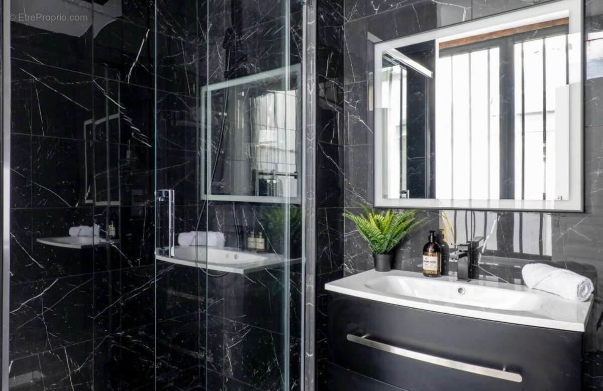Appartement à PARIS-10E