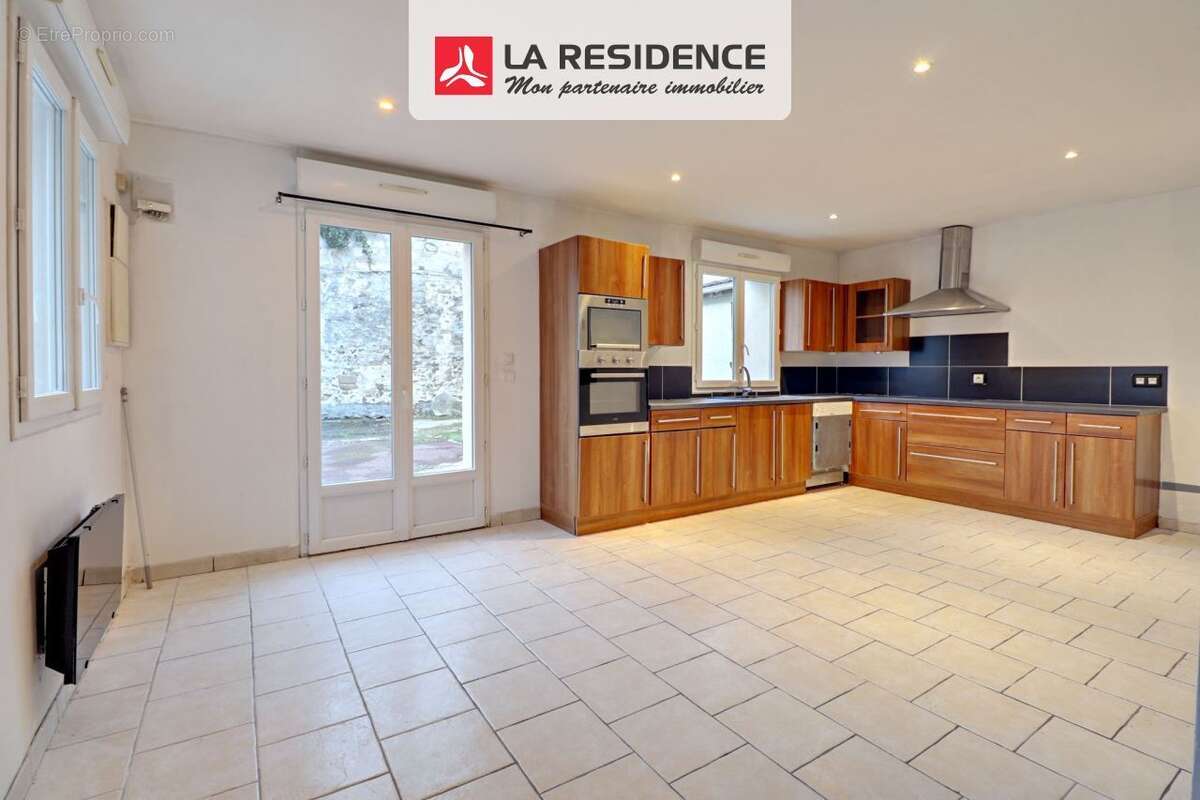 Maison à MAURECOURT