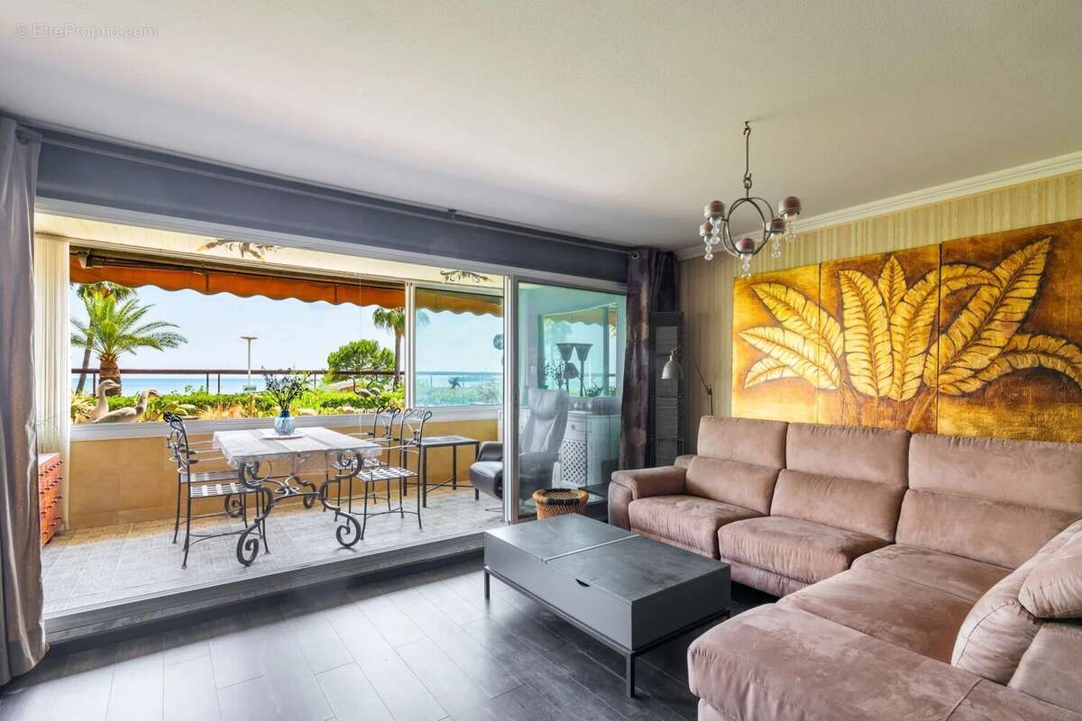 Appartement 2 pièces en Front de mer avec vue mer panoramique  - Saint Laurent du var - photo 2