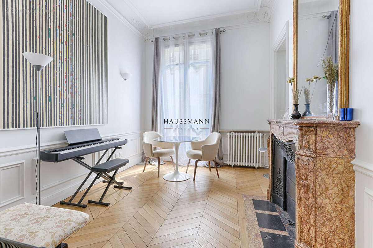 Appartement à PARIS-8E