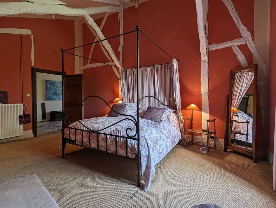 Maison de caractère avec 4 chambres sur 'environ 7318 m². - photo 32