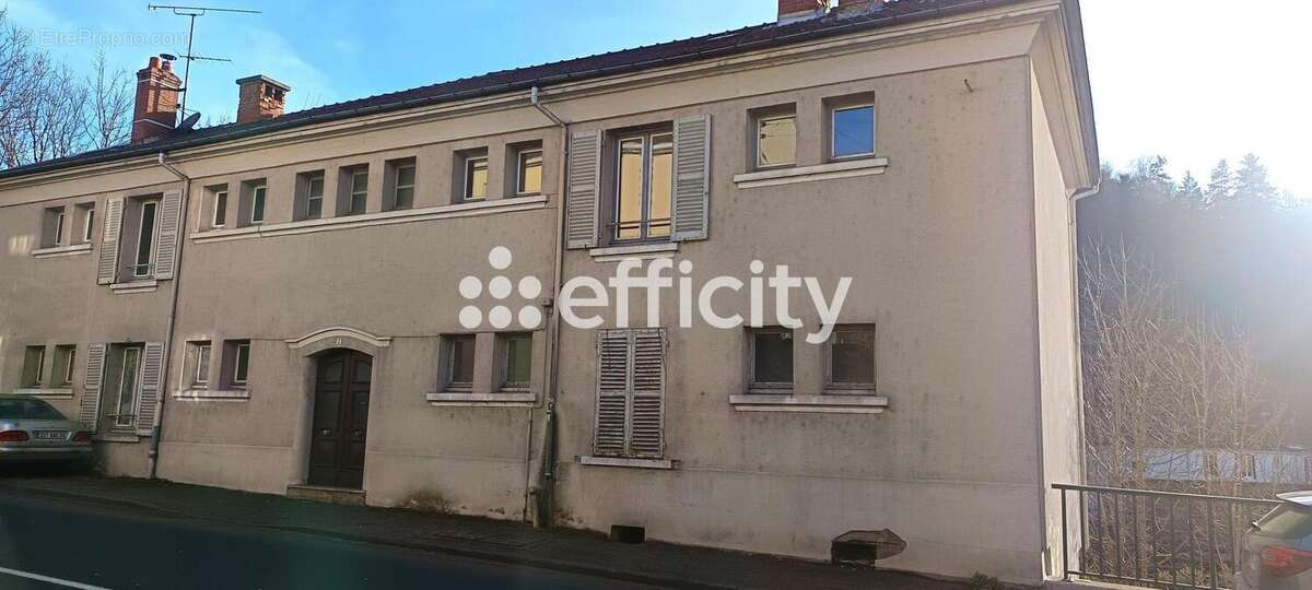 Appartement à LA MONNERIE-LE-MONTEL