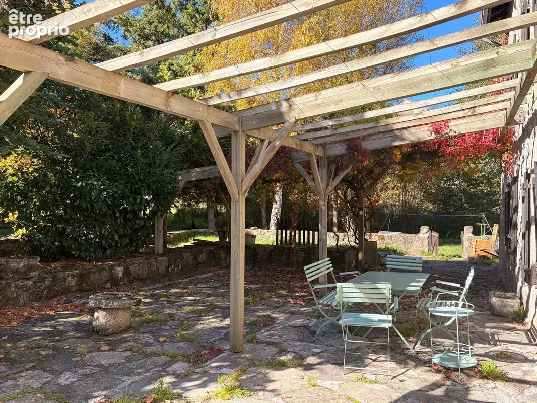 Ancienne ferme avec 1400 m2 de terrain - photo 3