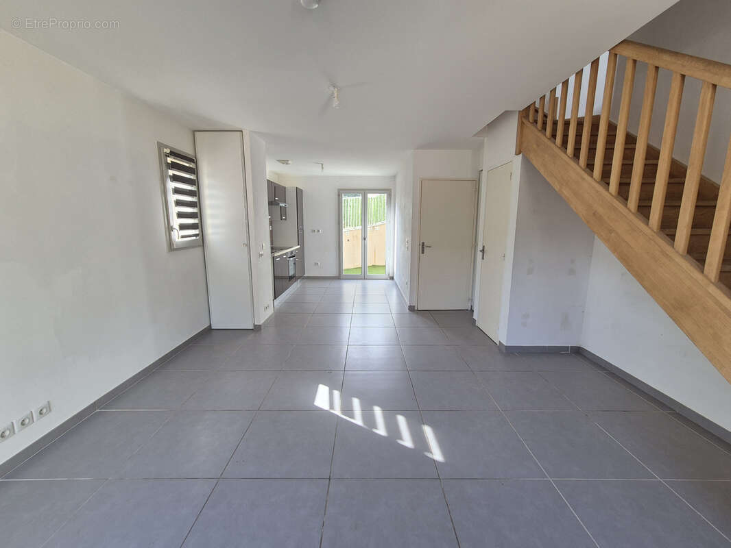 Maison à LE REVEST-LES-EAUX