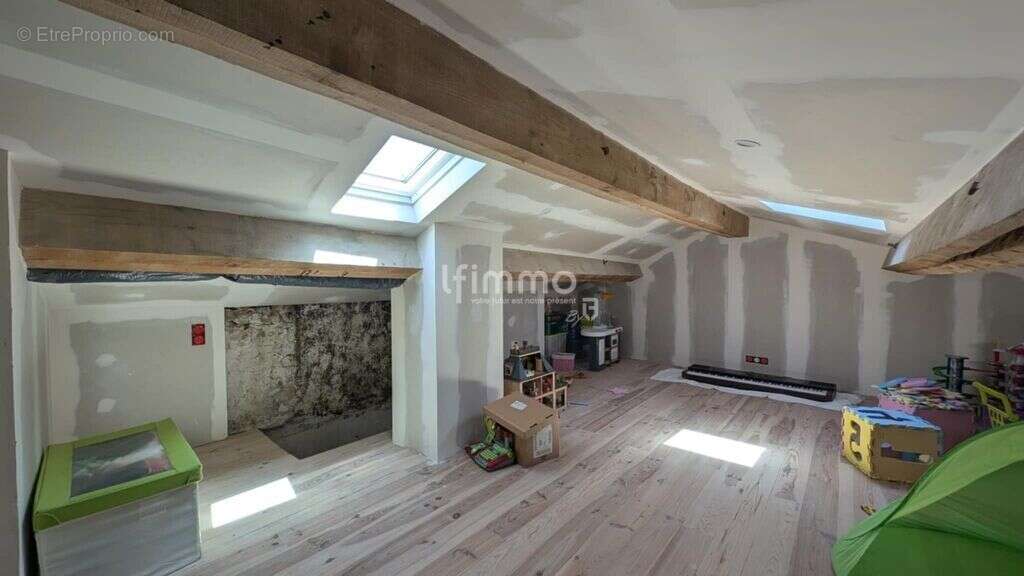 Maison à VILLARDEBELLE