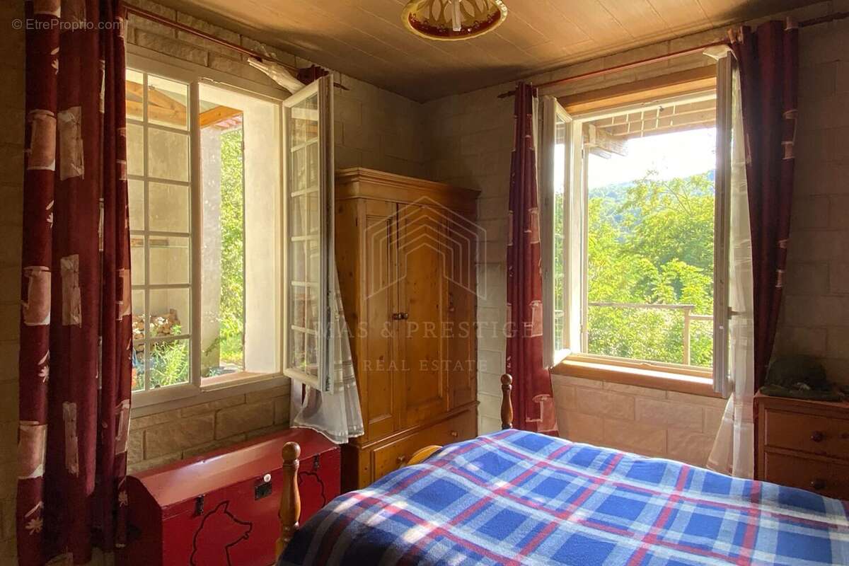 Maison à SAINT-LAURENT-DE-CERDANS