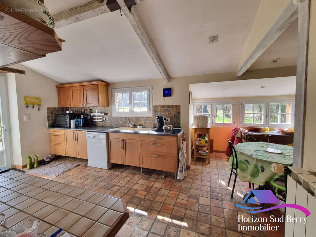 Cuisine dinatoire - Maison à VICQ-EXEMPLET