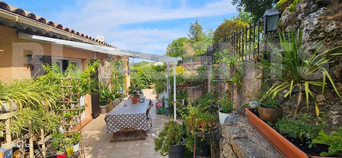 2 - Maison à SAINT-MAXIMIN-LA-SAINTE-BAUME