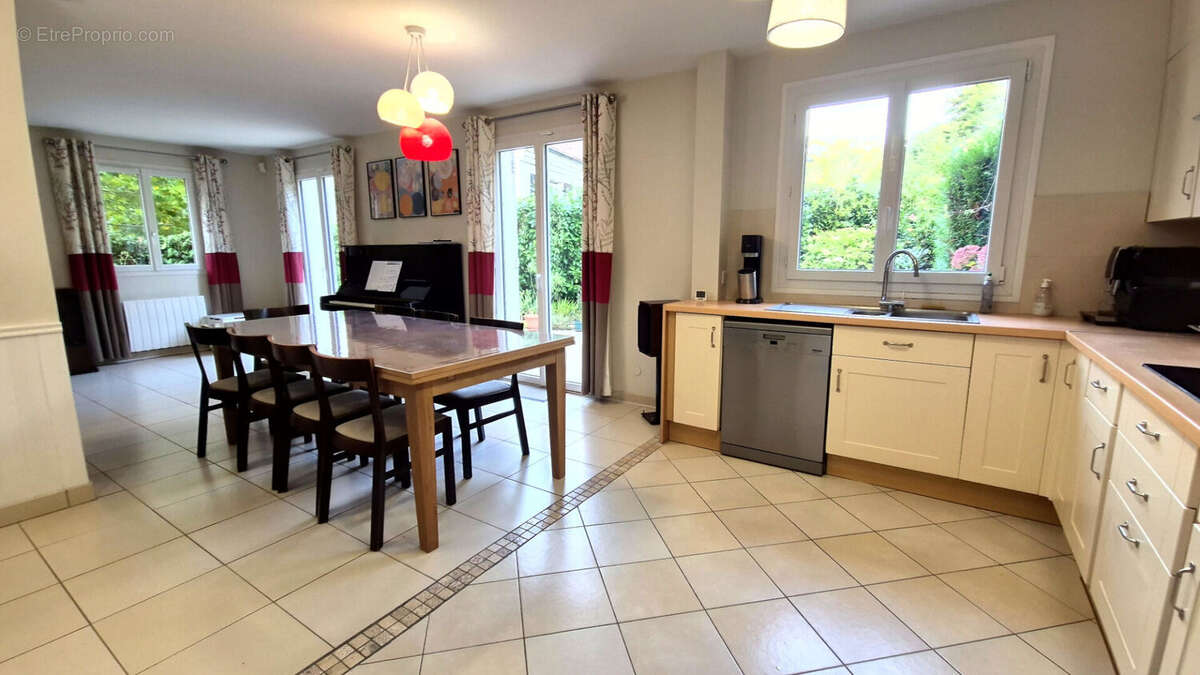 Maison à BURES-SUR-YVETTE