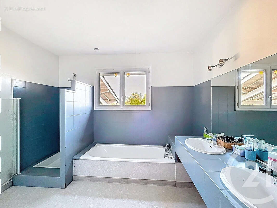 Maison à SAINT-ETIENNE-DE-TULMONT