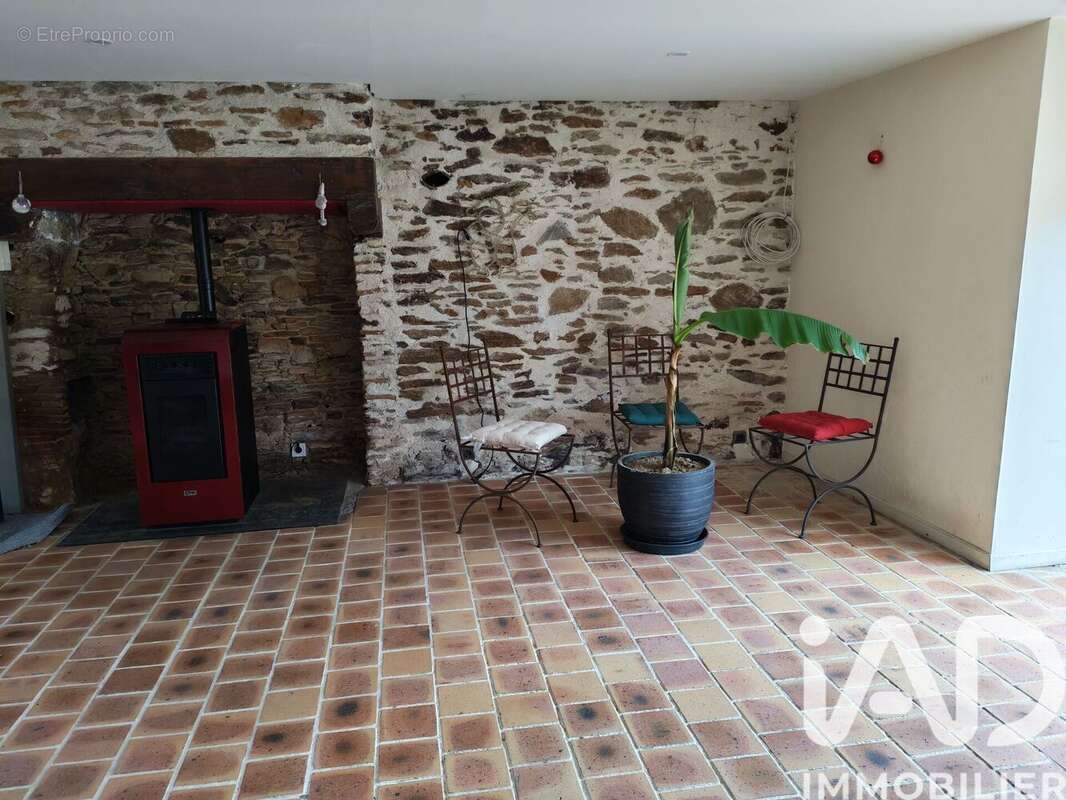 Maison 220 m² à Chalus  - photo 4