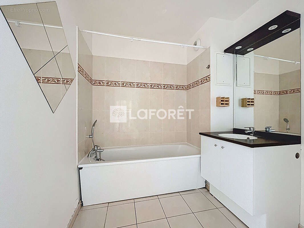 Appartement à COMBS-LA-VILLE