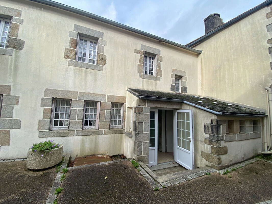 Maison à PLOUNEOUR-MENEZ