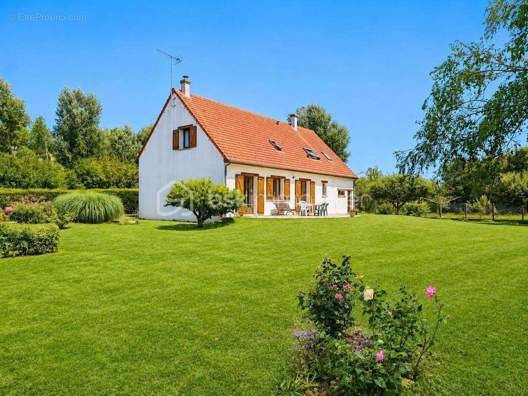 Maison 6 pièces – 143 m² – 4 chambres – Parc paysager de 1 700 m² - photo 2