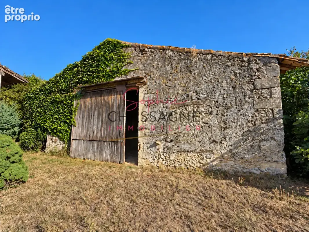 Maison en pierre avec deux logements et de nombreuses dépendances sur 274 m2 de terrain - photo 17