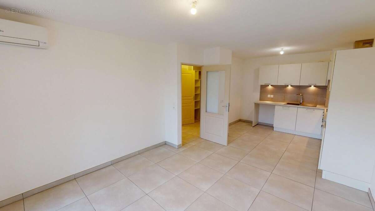 Appartement à LE MUY