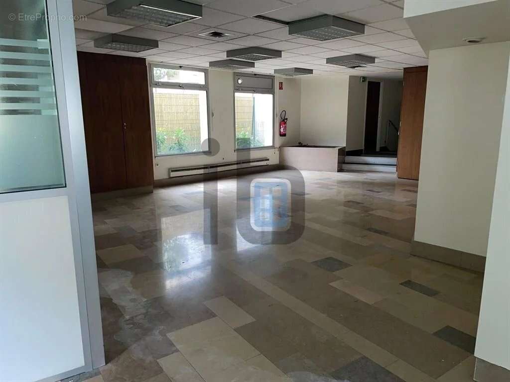Commerce 197 m² à Neuilly-Sur-Seine  - photo 2
