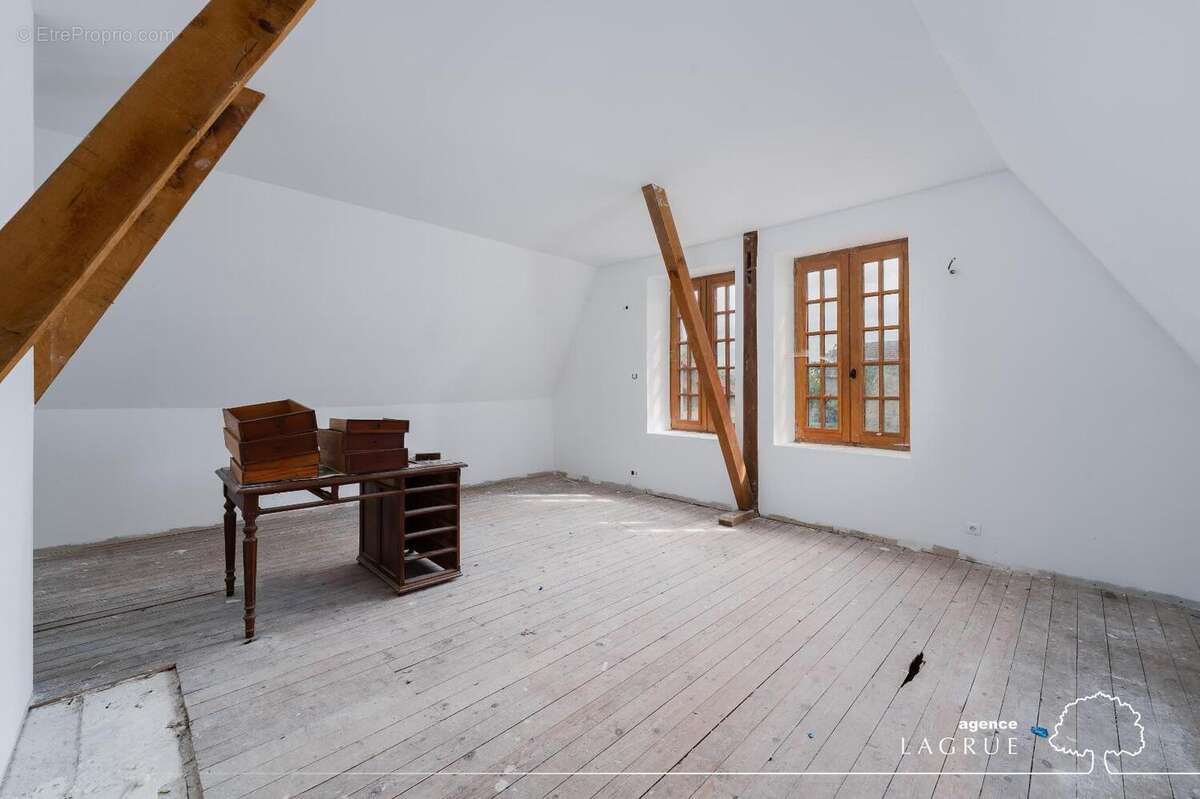   - Maison à CHAVROCHES