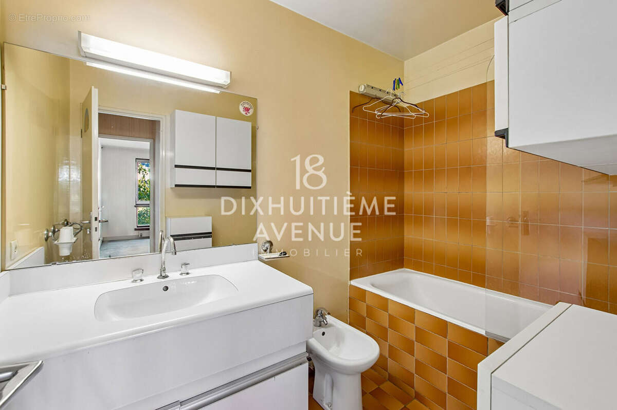 Rue Doudeauville-85m²- Balcon - photo 10