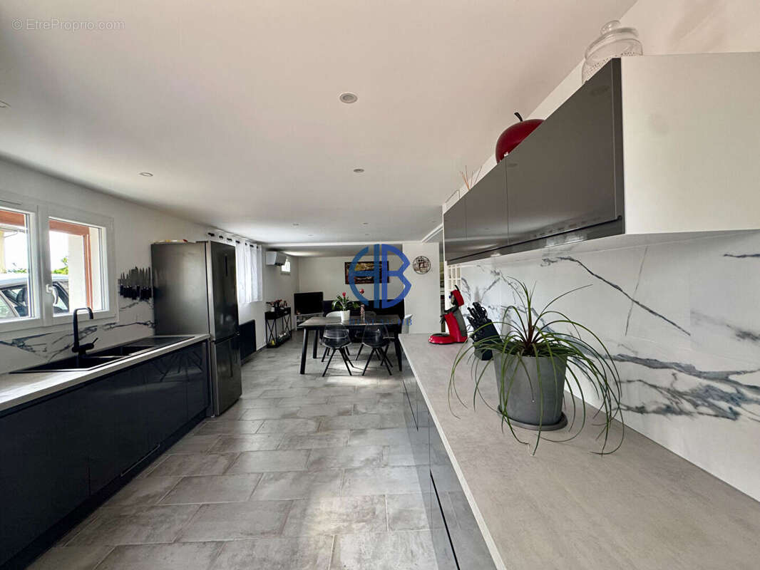 Maison à SERRIERES-DE-BRIORD