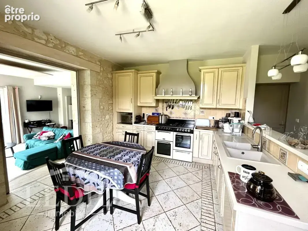 Magnifique propriété avec gîte, piscine et parc - photo 7