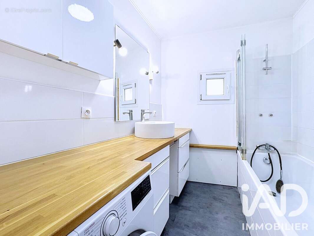 Maison 91 m² à Mouries  - photo 7