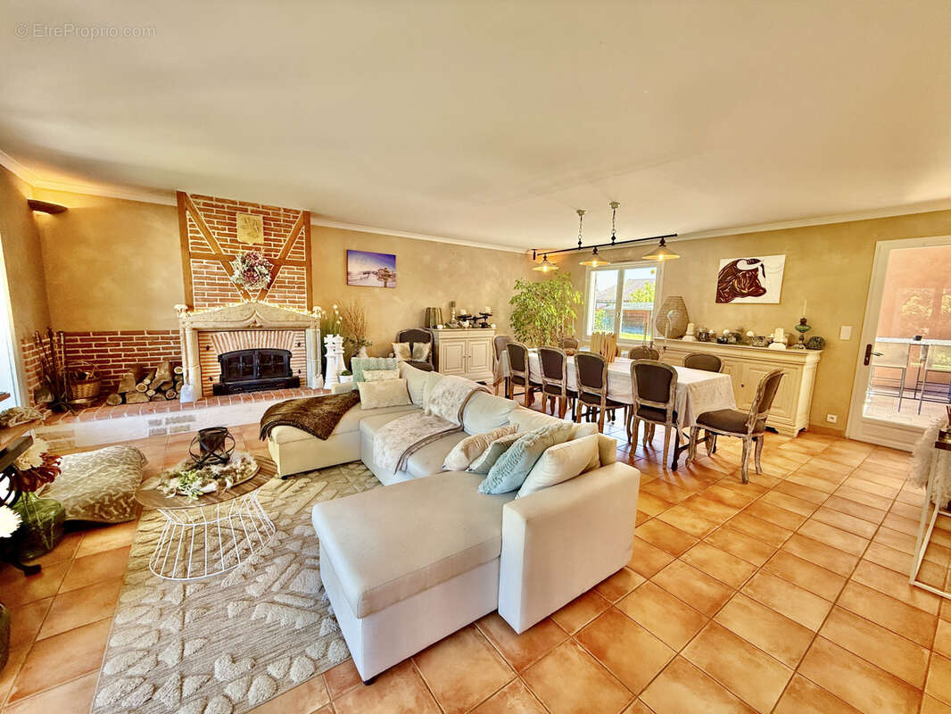 Maison à CRUZILLES-LES-MEPILLAT