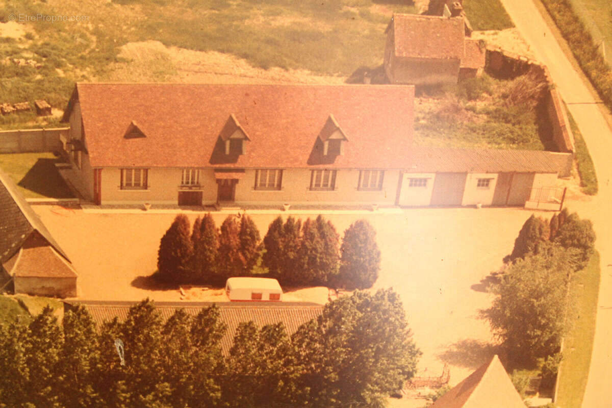 Maison à TREMBLAY-LES-VILLAGES