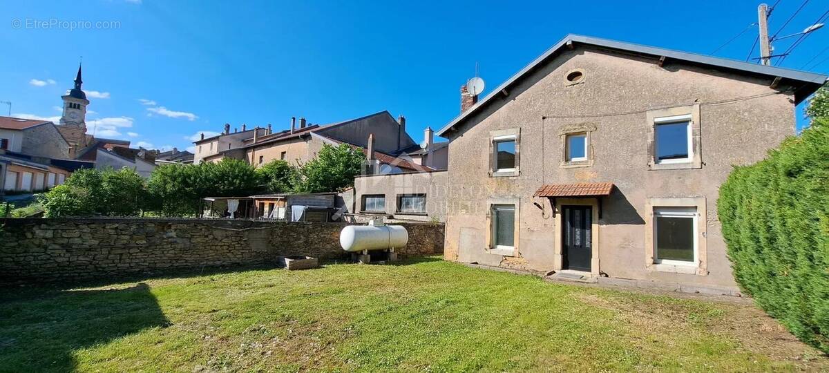 Maison à THIAUCOURT-REGNIEVILLE